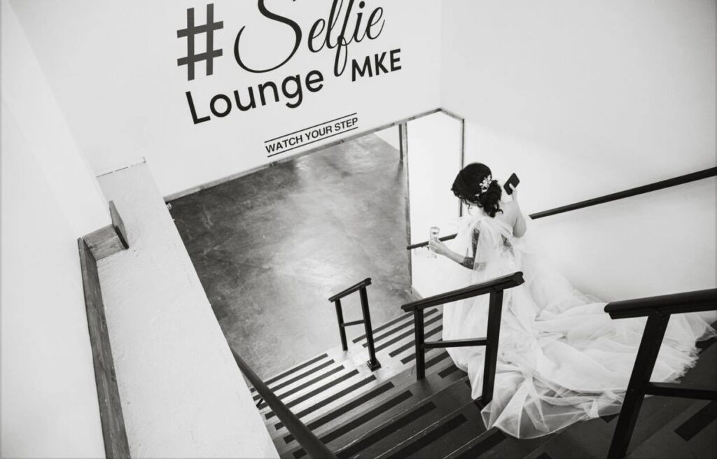 selfie lounge