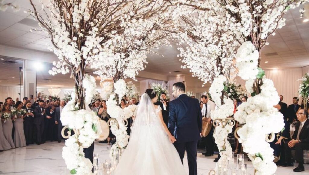 Wedding Day Mindfulness: Guidelines for Staying Present and Sane on the Big Day